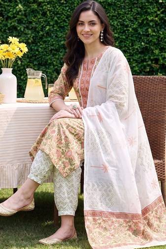 women floral printed regular cotton kurta with pyjamas & with dupatta
