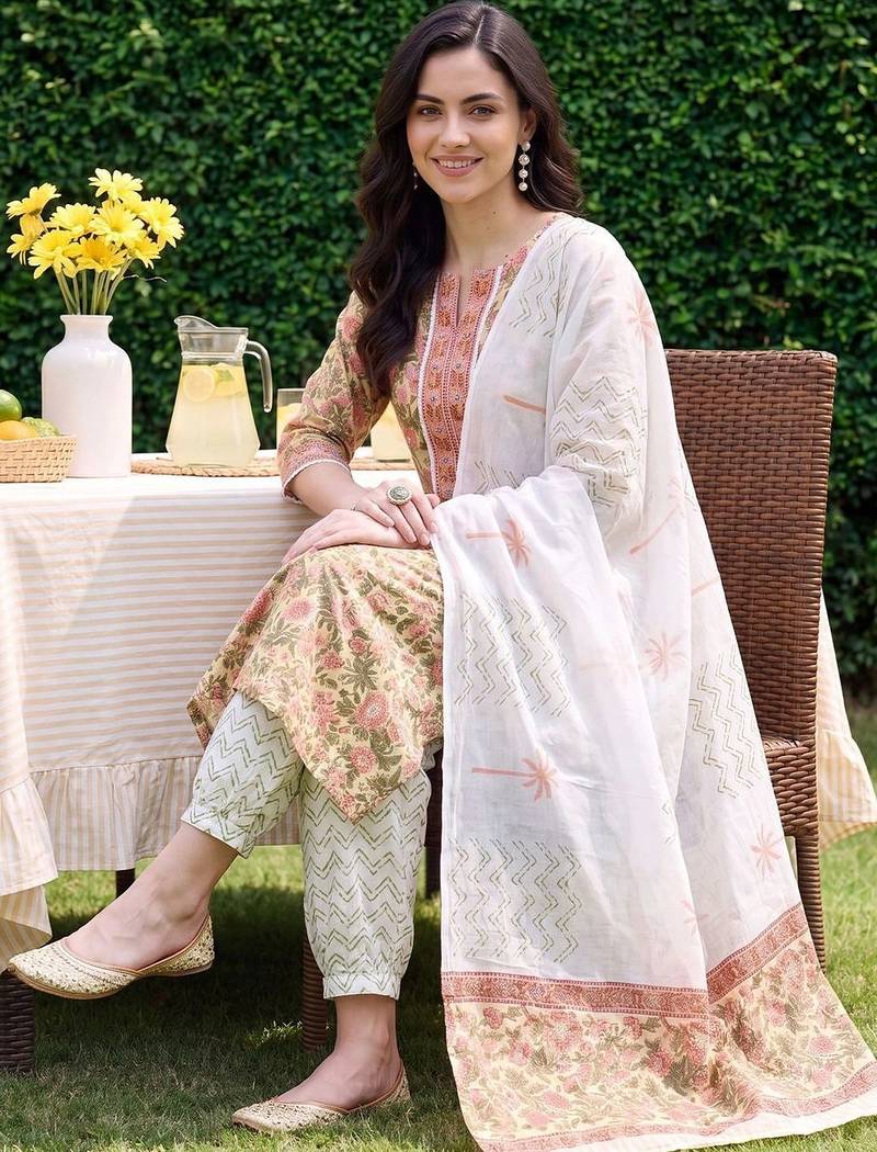 women floral printed regular cotton kurta with pyjamas & with dupatta