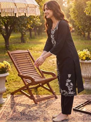 women ethnic motifs embroidered regular thread work kurta with trousers & with dupatta 3