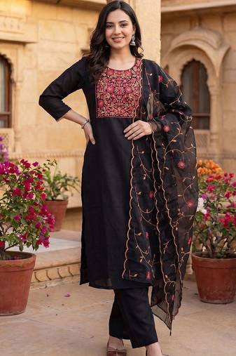 women floral embroidered regular thread work kurta with trousers & with dupatta