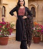 women floral embroidered regular thread work kurta with trousers & with dupatta