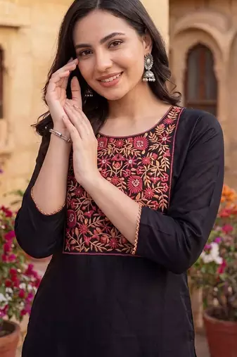 women floral embroidered regular thread work kurta with trousers & with dupatta