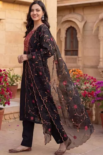 women floral embroidered regular thread work kurta with trousers & with dupatta