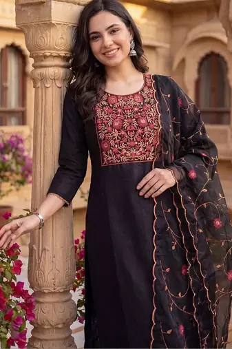 women floral embroidered regular thread work kurta with trousers & with dupatta