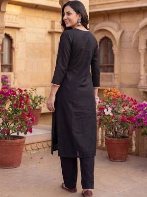 women floral embroidered regular thread work kurta with trousers & with dupatta 6