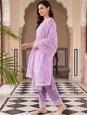 women ethnic motifs embroidered regular thread work kurta with trousers & with dupatta 3