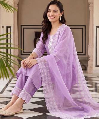 women ethnic motifs embroidered regular thread work kurta with trousers & with dupatta 4