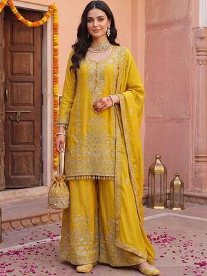 women ethnic motifs embroidered regular mirror work kurta with palazzos & with dupatta 5