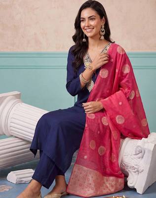 women ethnic motifs embroidered regular kurta with trousers & with dupatta 1