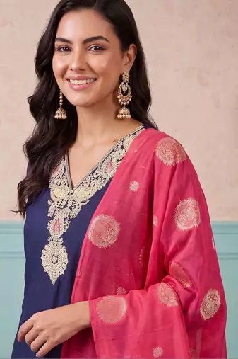women ethnic motifs embroidered regular kurta with trousers & with dupatta