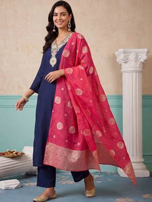 women ethnic motifs embroidered regular kurta with trousers & with dupatta 3