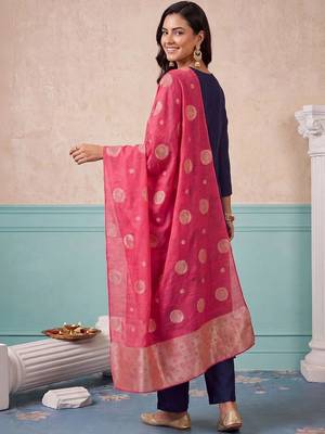 women ethnic motifs embroidered regular kurta with trousers & with dupatta 4