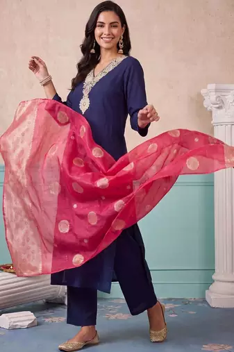 women ethnic motifs embroidered regular kurta with trousers & with dupatta