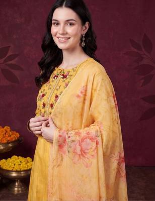 women floral regular thread work cotton kurta with trousers & with dupatta 2