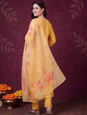 women floral regular thread work cotton kurta with trousers & with dupatta 4