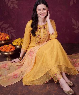 women floral regular thread work cotton kurta with trousers & with dupatta 5