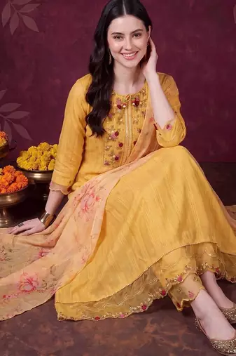 women floral regular thread work cotton kurta with trousers & with dupatta