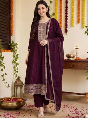 women ethnic motifs embroidered regular thread work kurta with trousers & with dupatta 5