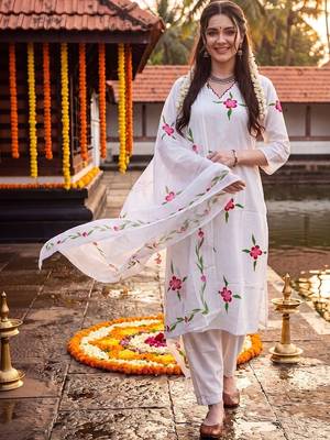 women floral printed regular cotton kurta with trousers & with dupatta 1