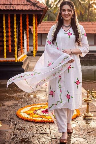 women floral printed regular cotton kurta with trousers & with dupatta