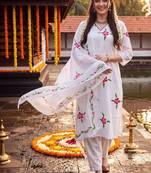 women floral printed regular cotton kurta with trousers & with dupatta