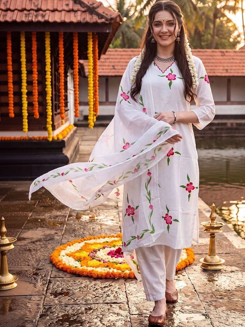 women floral printed regular cotton kurta with trousers & with dupatta
