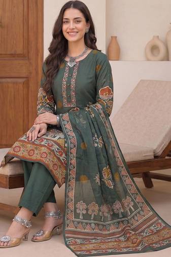 women floral printed regular cotton kurta with trousers & with dupatta