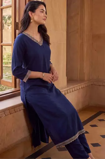 women regular thread work kurta with trousers