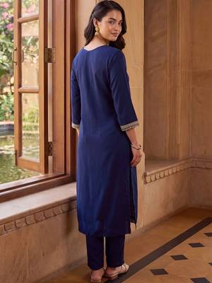 women regular thread work kurta with trousers 5