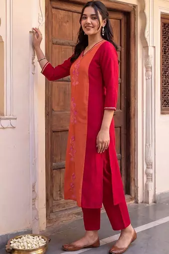 women floral embroidered regular thread work kurta with trousers