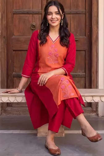 women floral embroidered regular thread work kurta with trousers