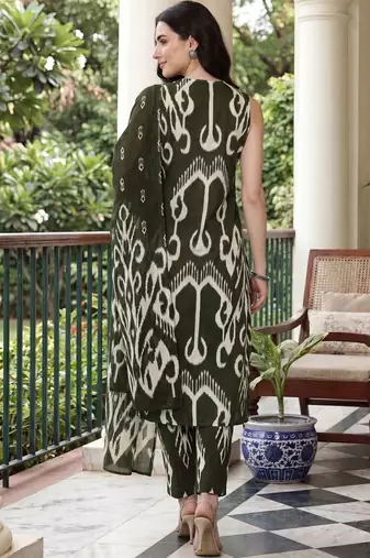 women printed regular cotton kurta with trousers & with dupatta
