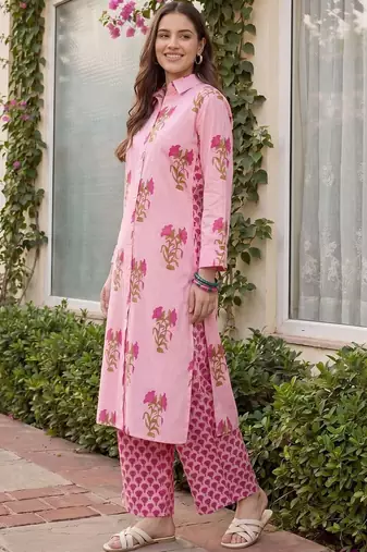 women floral printed regular cotton kurta with pyjamas