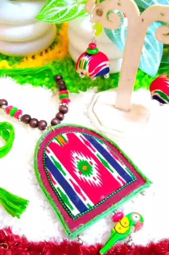 red with green color fabric handmade neckset