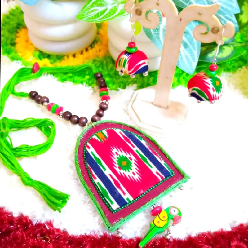 red with green color fabric handmade neckset