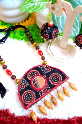 Black and red  color fabric handmade neckset