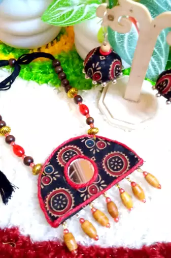 Black and red  color fabric handmade neckset