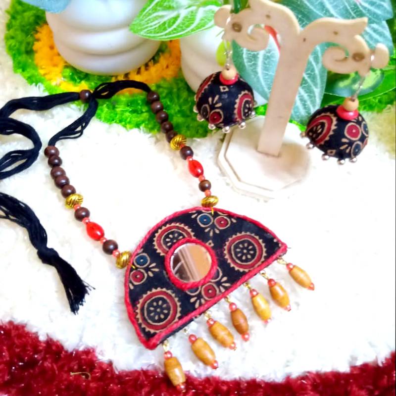 Black and red  color fabric handmade neckset