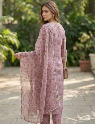 Women's silk chiffon embroidered kurta set with digital dupatta 2