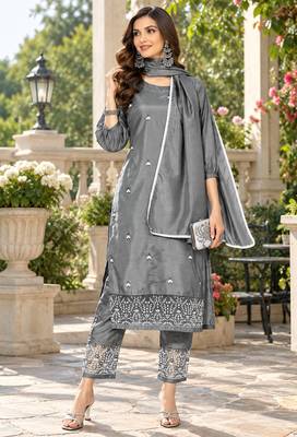 Women's embroidered kurta set with chiffon lace dupatta 1