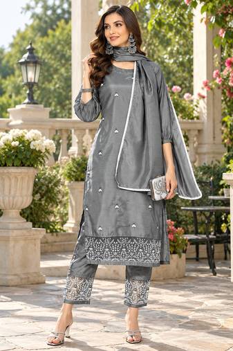 Women's embroidered kurta set with chiffon lace dupatta