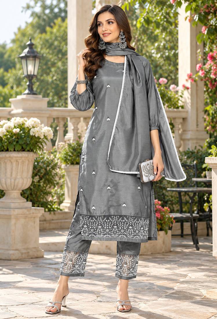 Women's embroidered kurta set with chiffon lace dupatta