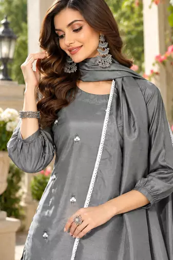 Women's embroidered kurta set with chiffon lace dupatta