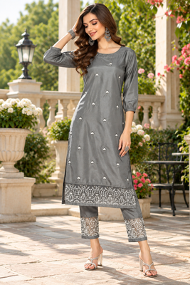 Women's embroidered kurta set with chiffon lace dupatta 4