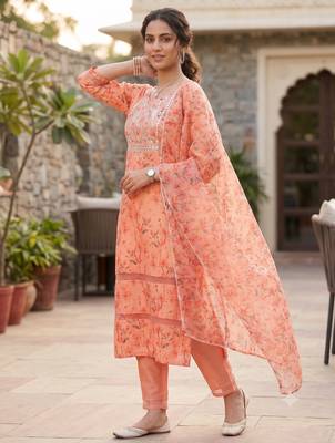 Women's silk chiffon embroidered kurta set with digital dupatta 2
