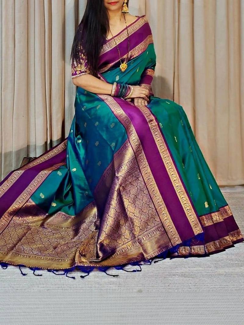 Green woven design silk blend designer kanjeevaram saree