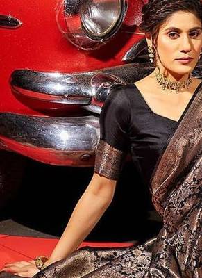 Black woven design zari saree 3