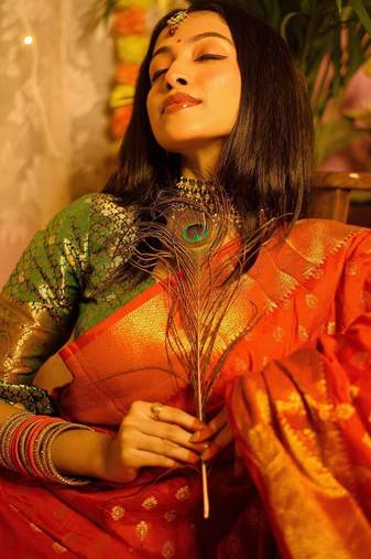 Red floral silk blend banarasi saree