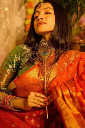Red floral silk blend banarasi saree