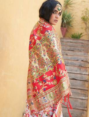White woven design zari silk blend saree 4